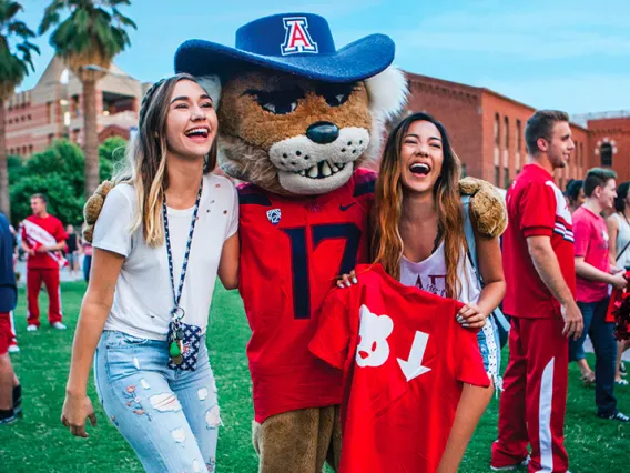 mascot Wilbur with two students